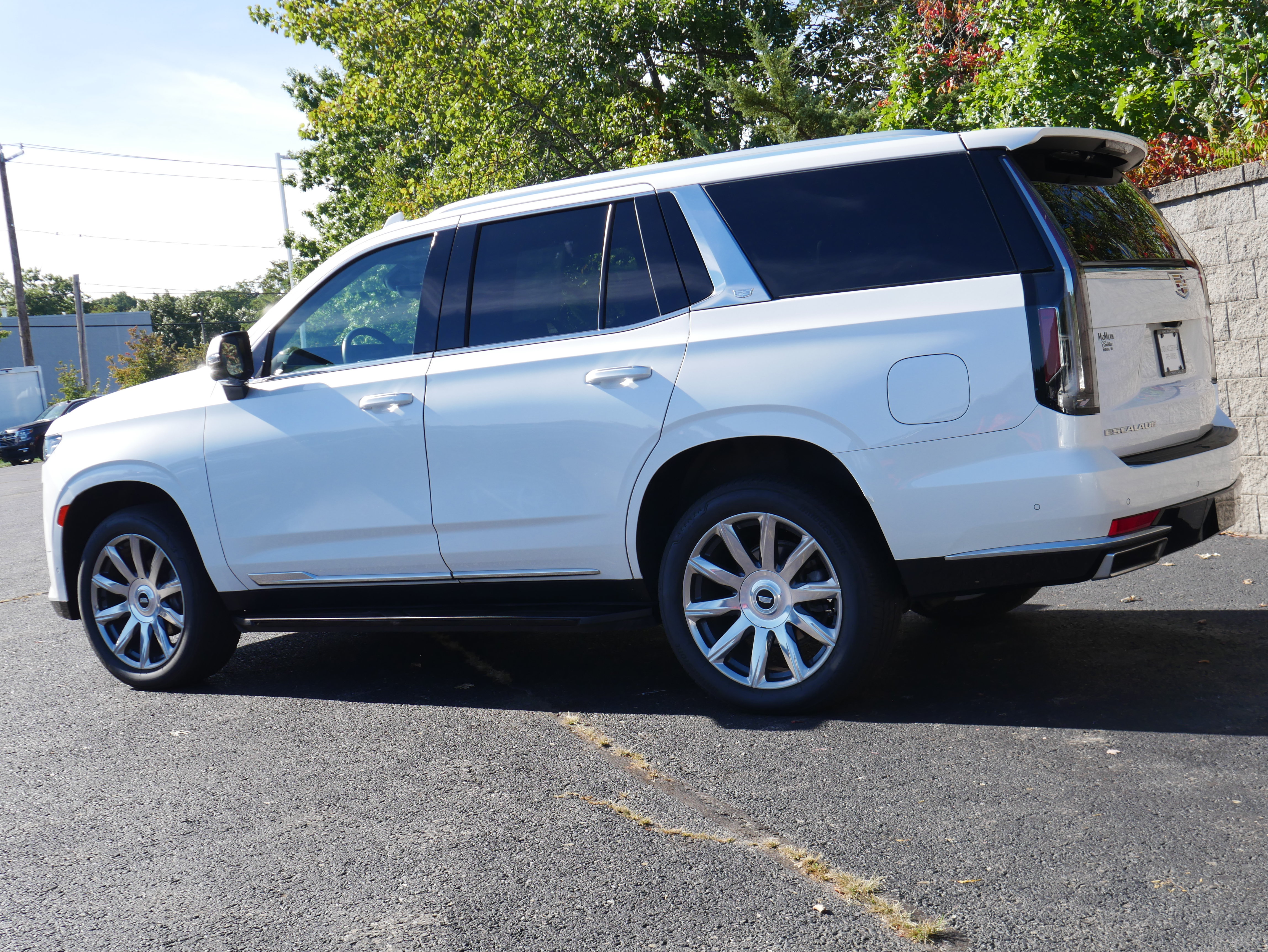 Certified 2023 Cadillac Escalade Premium Luxury Platinum AWD/4WD image 5