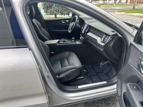 Used 2025 Volvo XC60 B5 Plus AWD/4WD image 18