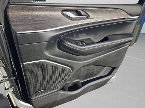 Used 2022 Jeep Grand Cherokee Overland image 14