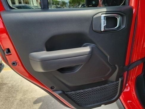 Used 2026 Jeep Wrangler Unlimited Rubicon AWD/4WD image 11