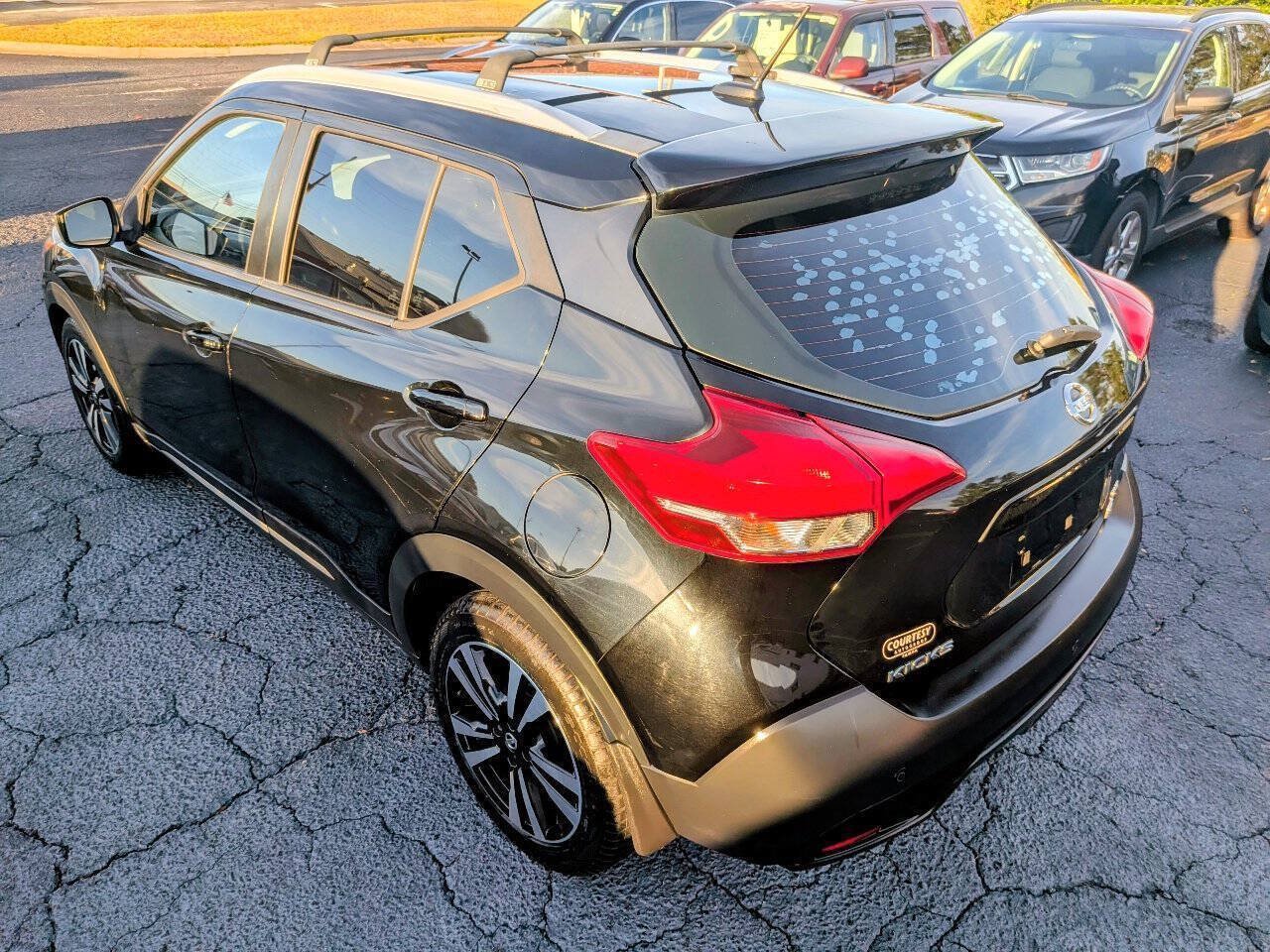 Used 2018 Nissan Kicks SR w/ Exterior Electronics Package FWD image 21