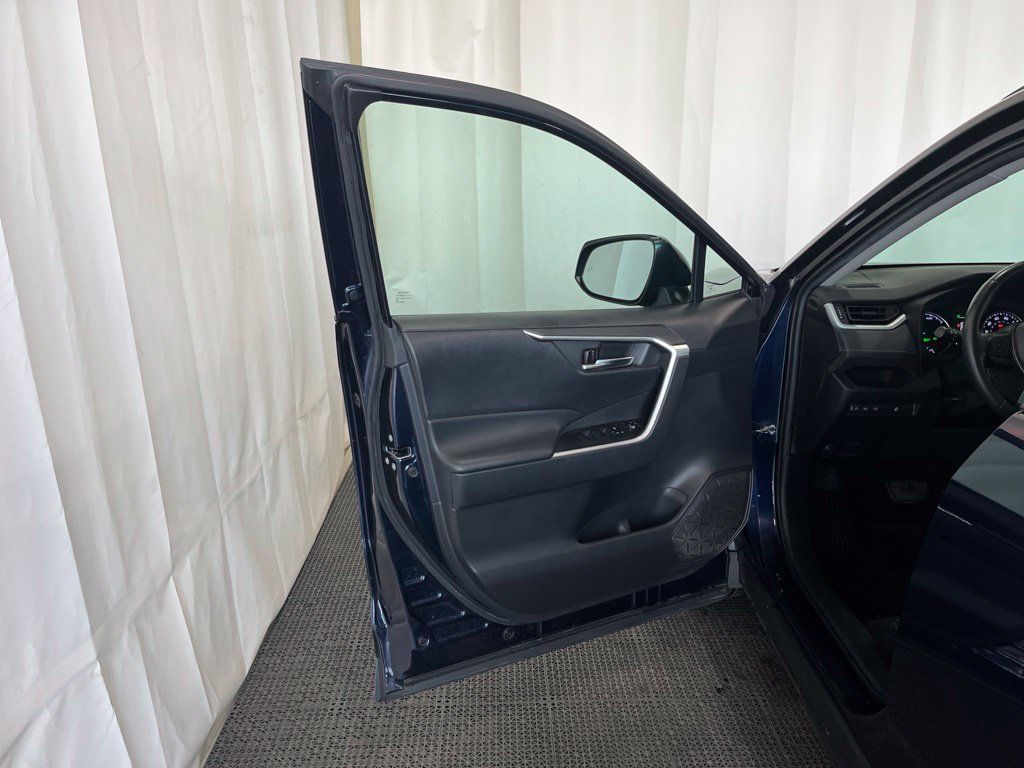 Used 2021 Toyota RAV4 XLE w/ XLE Grade Weather Package AWD/4WD image 18