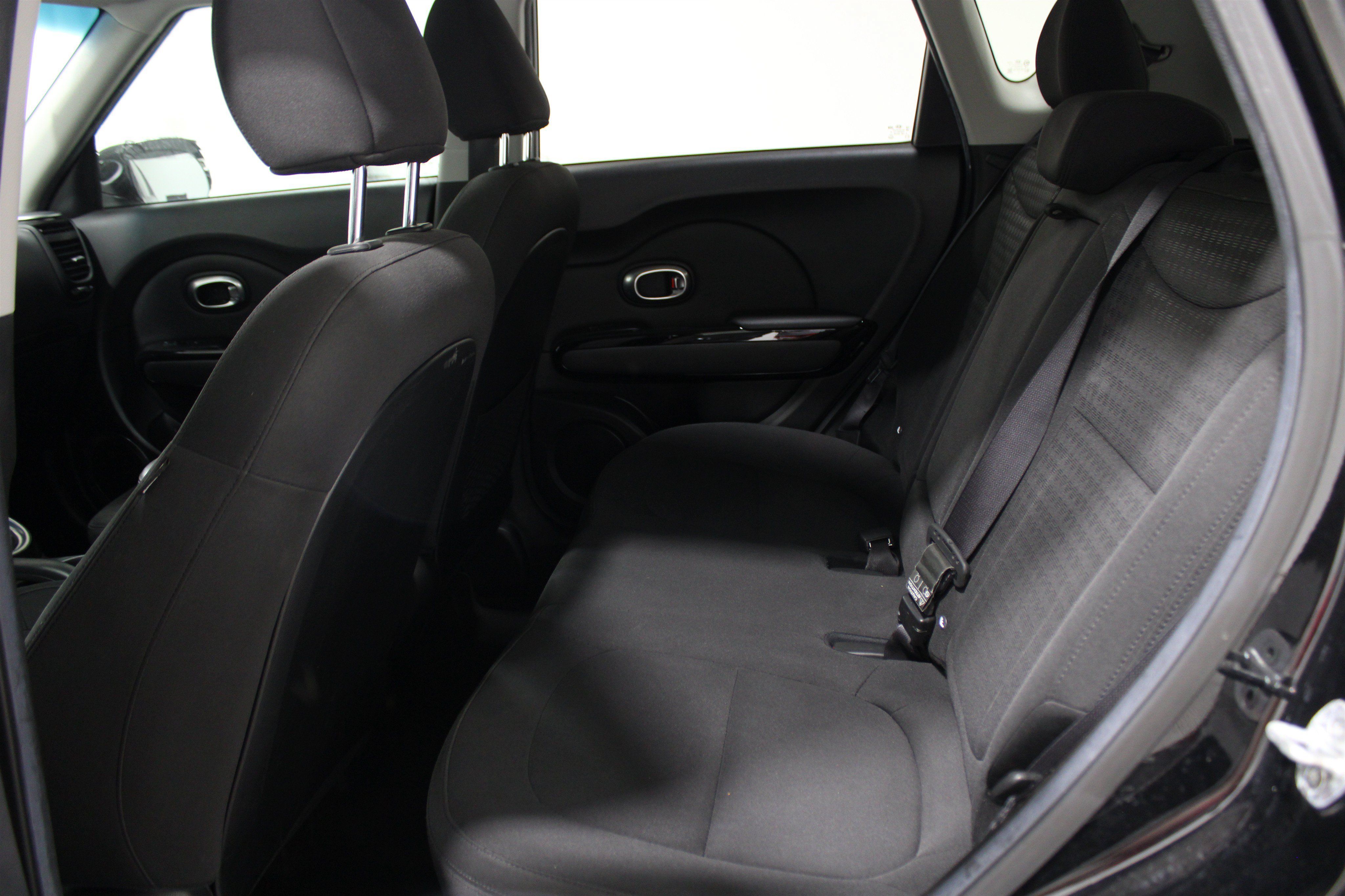 Used 2015 Kia Soul ! FWD image 28