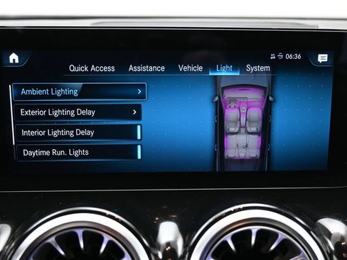 Used 2022 Mercedes-Benz GLB 250 w/ Premium Package Lite image 33