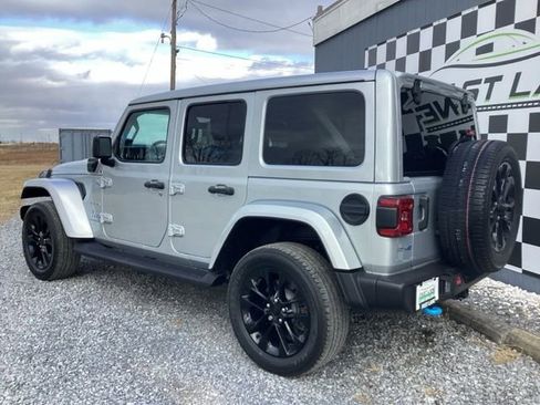 Used 2023 Jeep Wrangler Unlimited Sahara w/ Cold Weather Group AWD/4WD image 6
