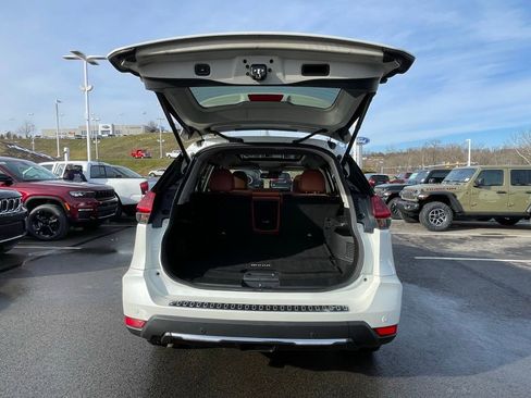 Used 2019 Nissan Rogue SL w/ Premium Package image 16