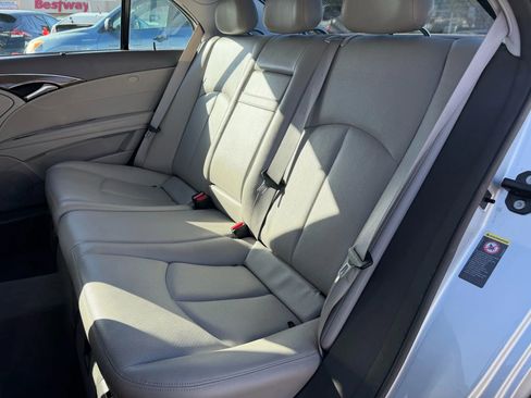 Used 2009 Mercedes-Benz E 350 Sedan image 19