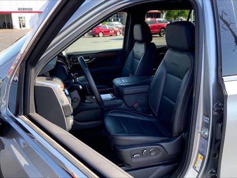 Used 2025 GMC Yukon Denali image 8