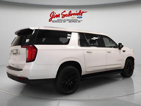 Used 2023 GMC Yukon XL SLT AWD/4WD image 6