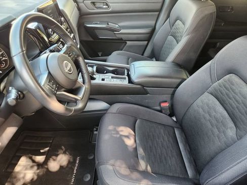Used 2025 Nissan Pathfinder SV FWD image 13