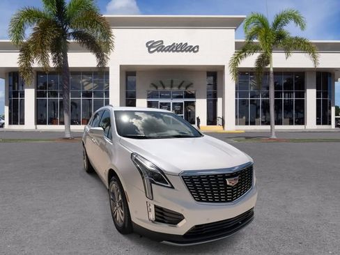 Certified 2024 Cadillac XT5 Premium Luxury w/ Technology Package FWD image 3