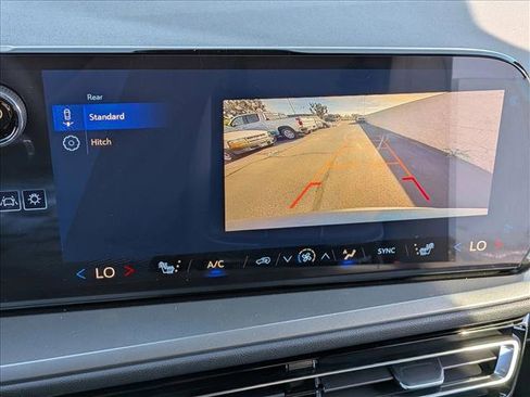 New 2026 Chevrolet Traverse LT image 13