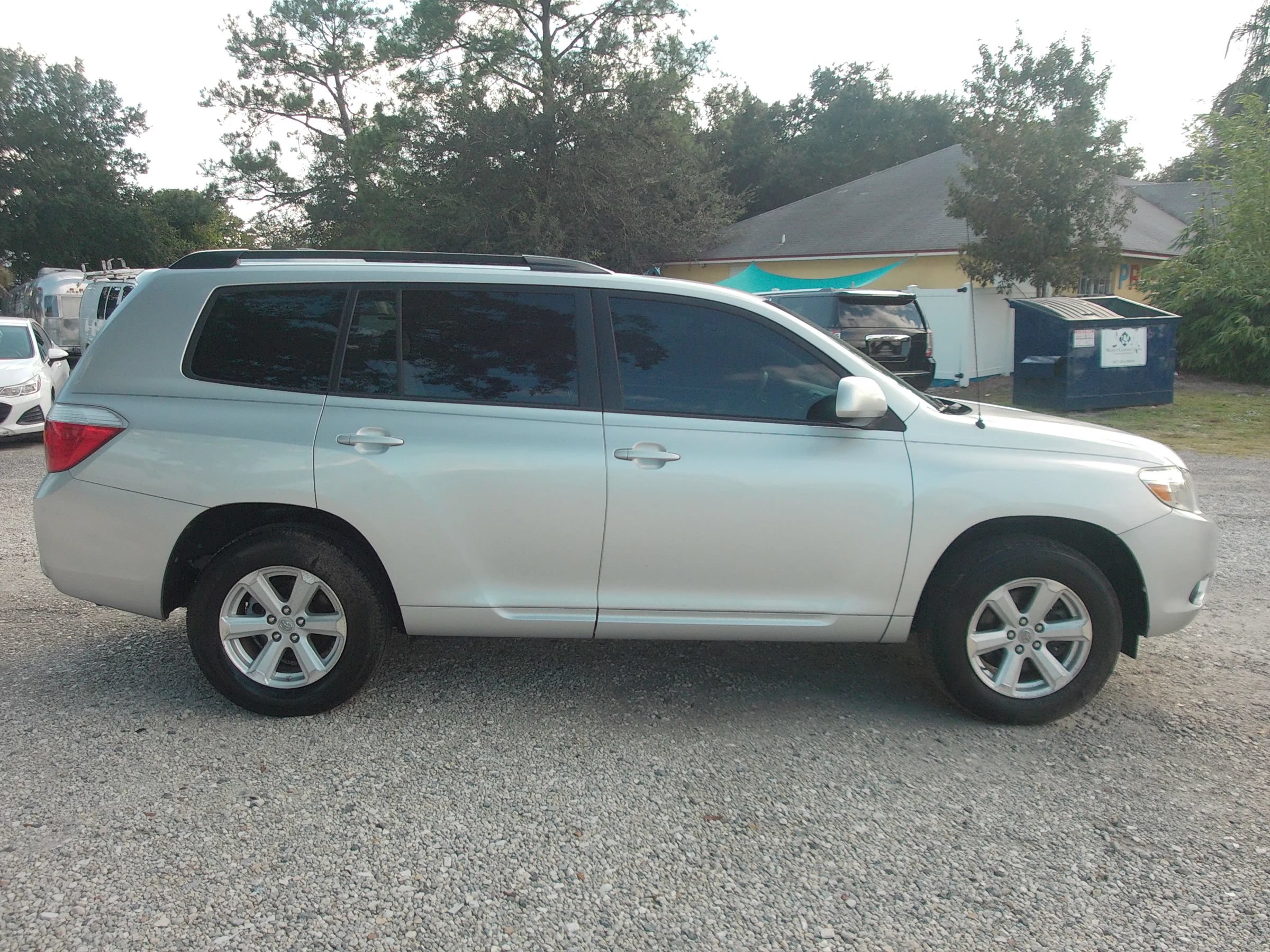 Used 2010 Toyota Highlander 2WD w/ 3rd Row Seat Pkg image 4