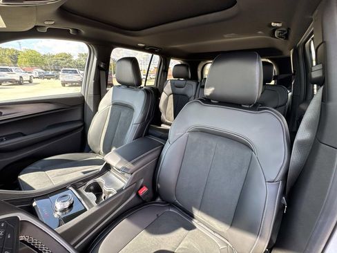 New 2025 Jeep Grand Cherokee Altitude image 50