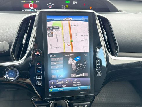 Used 2021 Toyota Prius Prime XLE FWD image 9