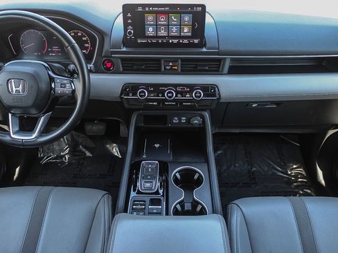 Used 2024 Honda Pilot Touring image 13