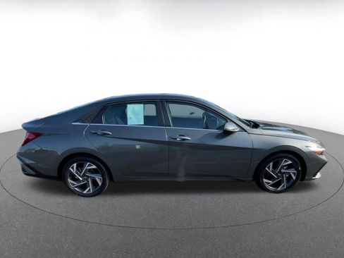 Used 2025 Hyundai Elantra Limited image 16