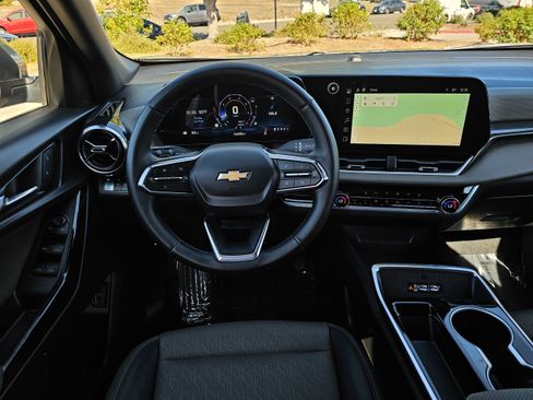 Used 2025 Chevrolet Equinox LT w/ Convenience Package II image 24