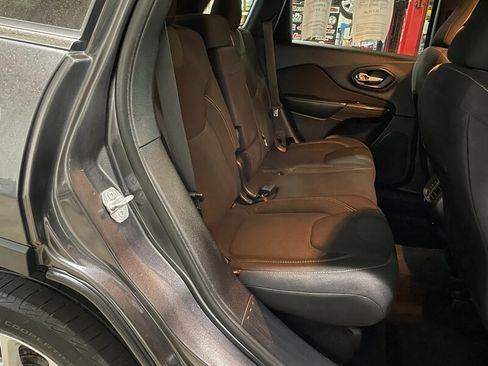 Used 2015 Jeep Cherokee Latitude w/ Comfort/Convenience Group AWD/4WD image 21