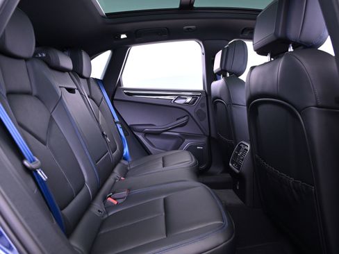 Certified 2025 Porsche Macan image 22