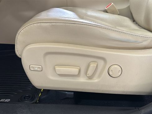 Used 2017 Toyota Highlander Limited image 14