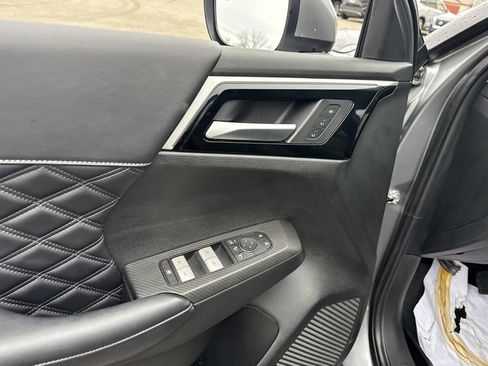 Used 2024 Mitsubishi Outlander SEL image 12