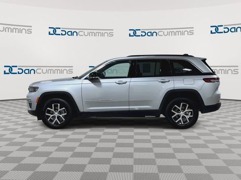 Used 2024 Jeep Grand Cherokee Limited AWD/4WD image 5