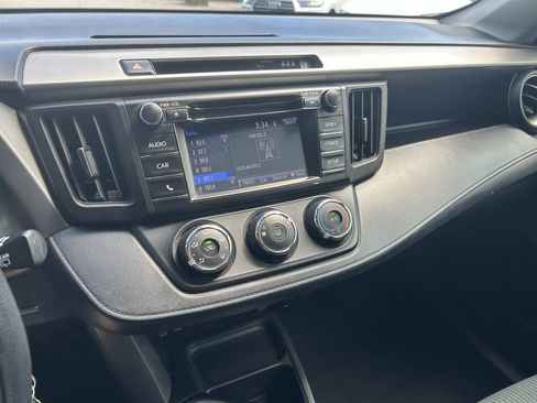 Used 2017 Toyota RAV4 LE AWD/4WD image 25