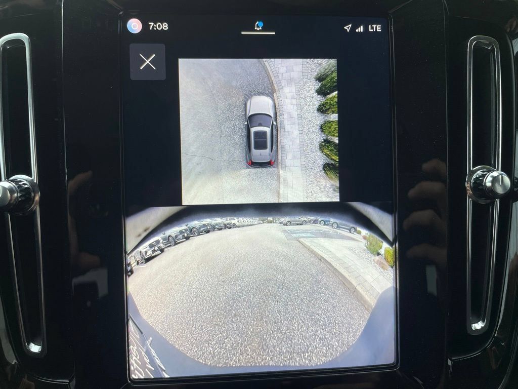Used 2025 Volvo XC40 B5 Plus AWD/4WD image 26