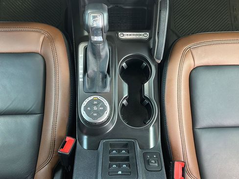 Certified 2024 Ford Bronco Outer Banks w/ Sasquatch Package AWD/4WD image 18