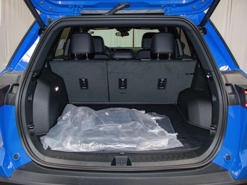 New 2026 Chevrolet Equinox RS w/ LPO, Floor Liner Package image 15