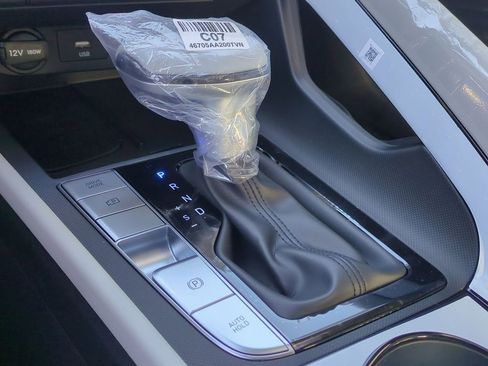 Certified 2025 Hyundai Elantra Limited FWD image 17