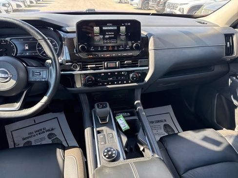 Used 2022 Nissan Pathfinder SL image 23