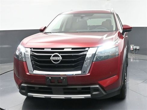 Used 2025 Nissan Pathfinder Platinum image 42