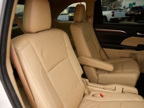 Used 2018 Toyota Highlander Limited image 17