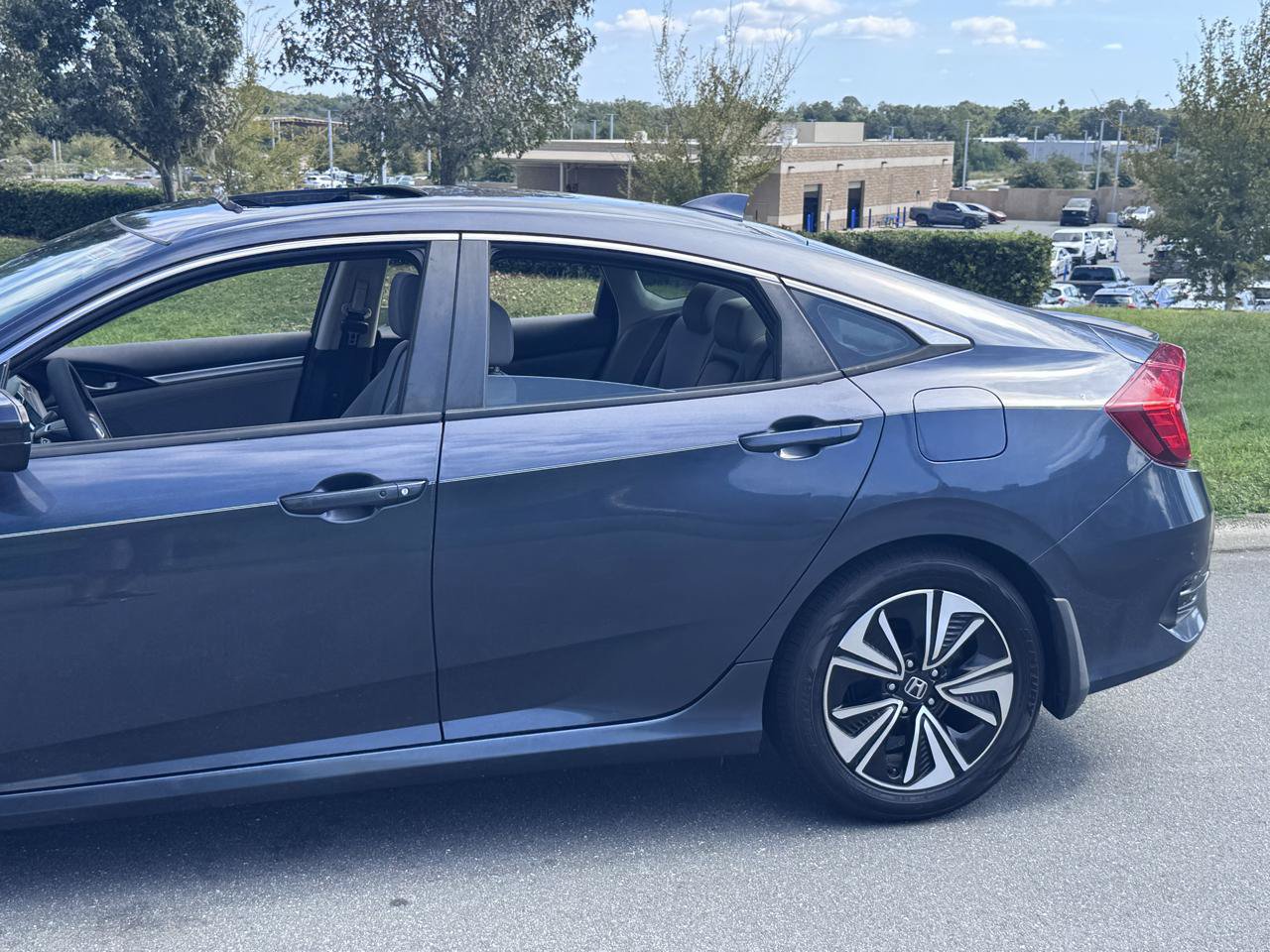 Used 2017 Honda Civic EX-T image 8
