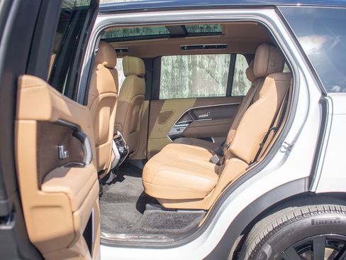 Used 2025 Land Rover Range Rover Long Wheelbase SE AWD/4WD image 33