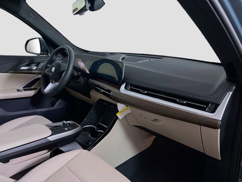 New 2025 BMW X1 xDrive28i w/ Technology Package image 31