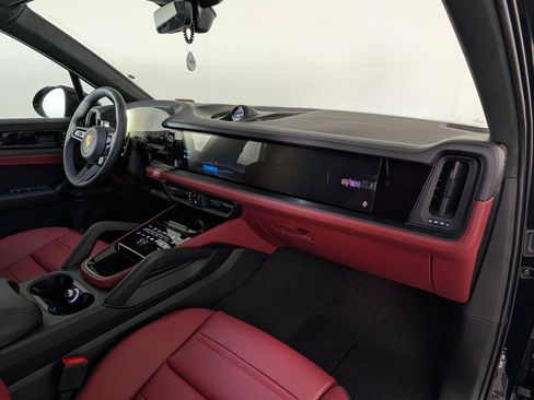 New 2026 Porsche Cayenne GTS AWD/4WD image 19