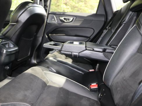 Used 2019 Volvo XC60 T5 R-Design w/ Protection Package Premier AWD/4WD image 34