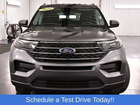 Used 2024 Ford Explorer XLT AWD/4WD image 2