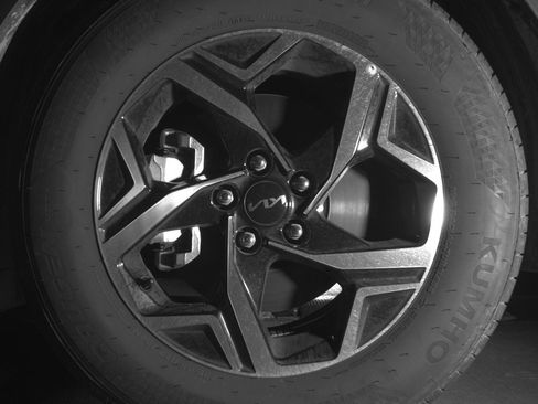 Used 2025 Kia Sportage LX image 11