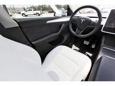 Used 2024 Tesla Model Y Performance AWD/4WD image 11