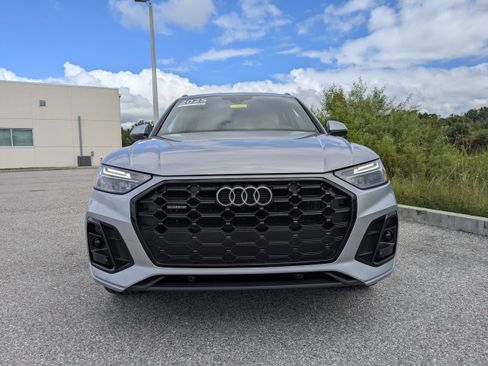 Certified 2025 Audi Q5 2.0T Premium w/ Convenience Plus Package image 2