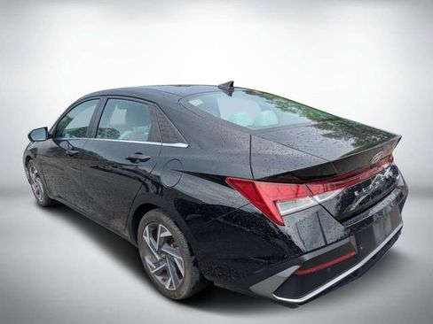 Used 2024 Hyundai Elantra Limited FWD image 5