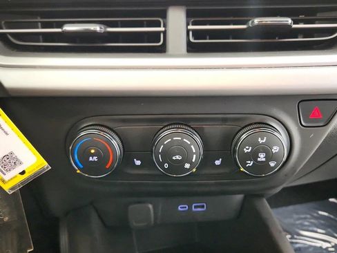 Used 2024 Chevrolet Trax RS FWD image 18