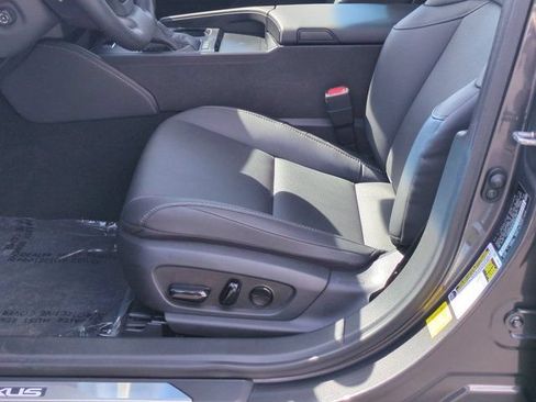Used 2025 Lexus ES 350 w/ Premium Package FWD image 12