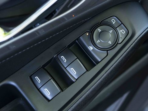 Used 2023 Chevrolet Traverse LT FWD image 35