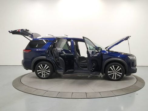 Used 2023 Nissan Pathfinder Platinum AWD/4WD image 16