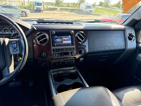 Used 2011 Ford F350 Lariat w/ Lariat Interior Pkg image 6